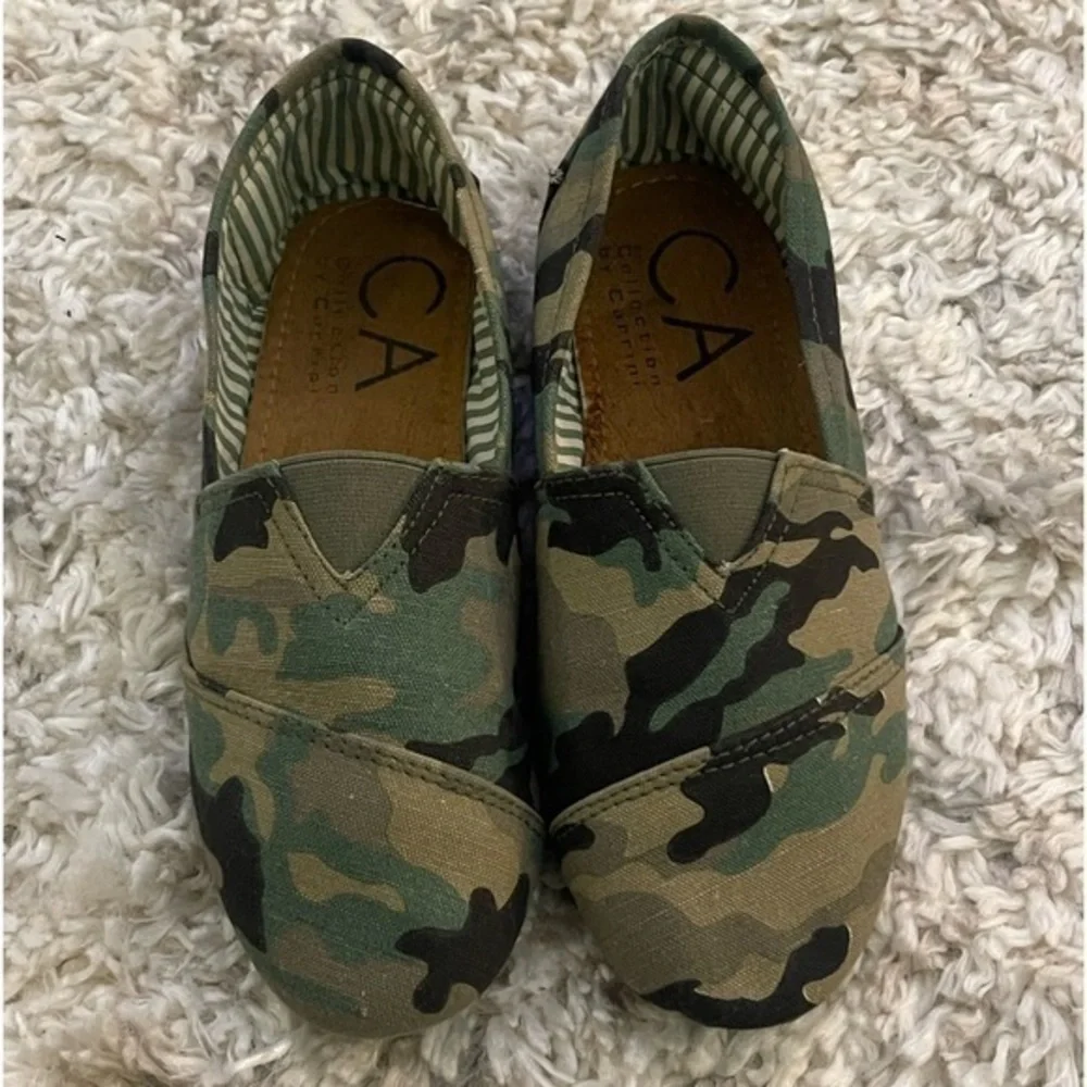 NWOT 6 Ca Collection By Carrini Camouflage Flats Camo Canvas Flat Slip‎ On Shoes